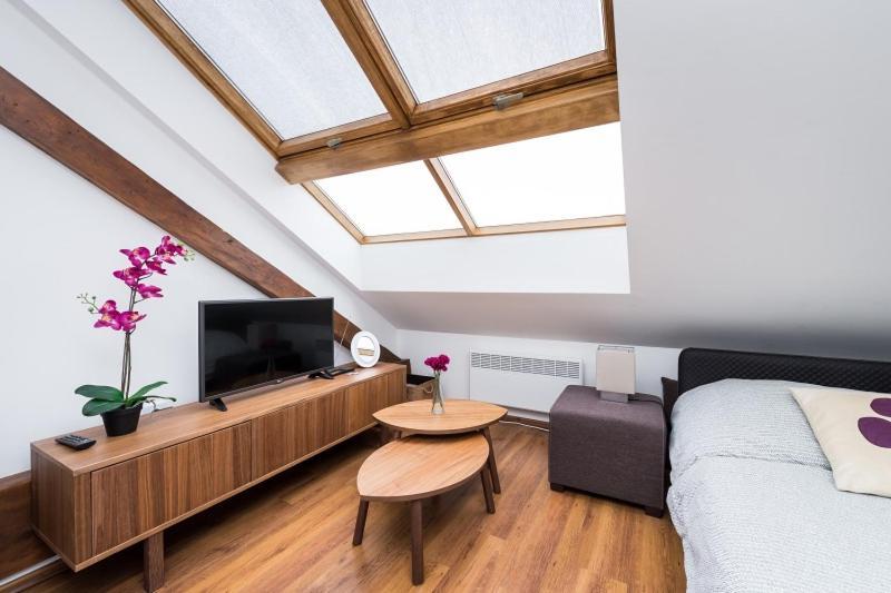 The Republic Apartments Praha Bagian luar foto