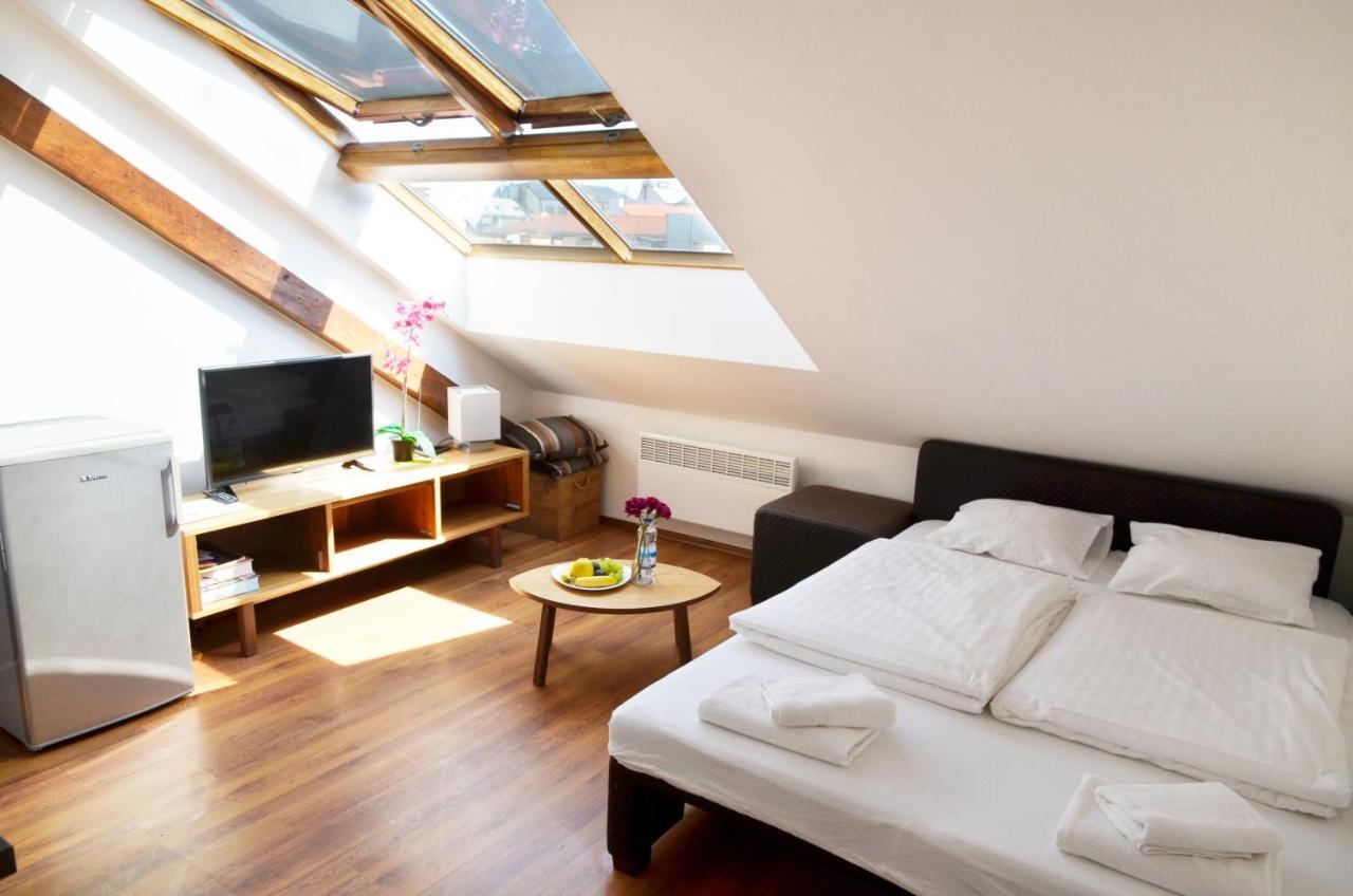 The Republic Apartments Praha Bagian luar foto